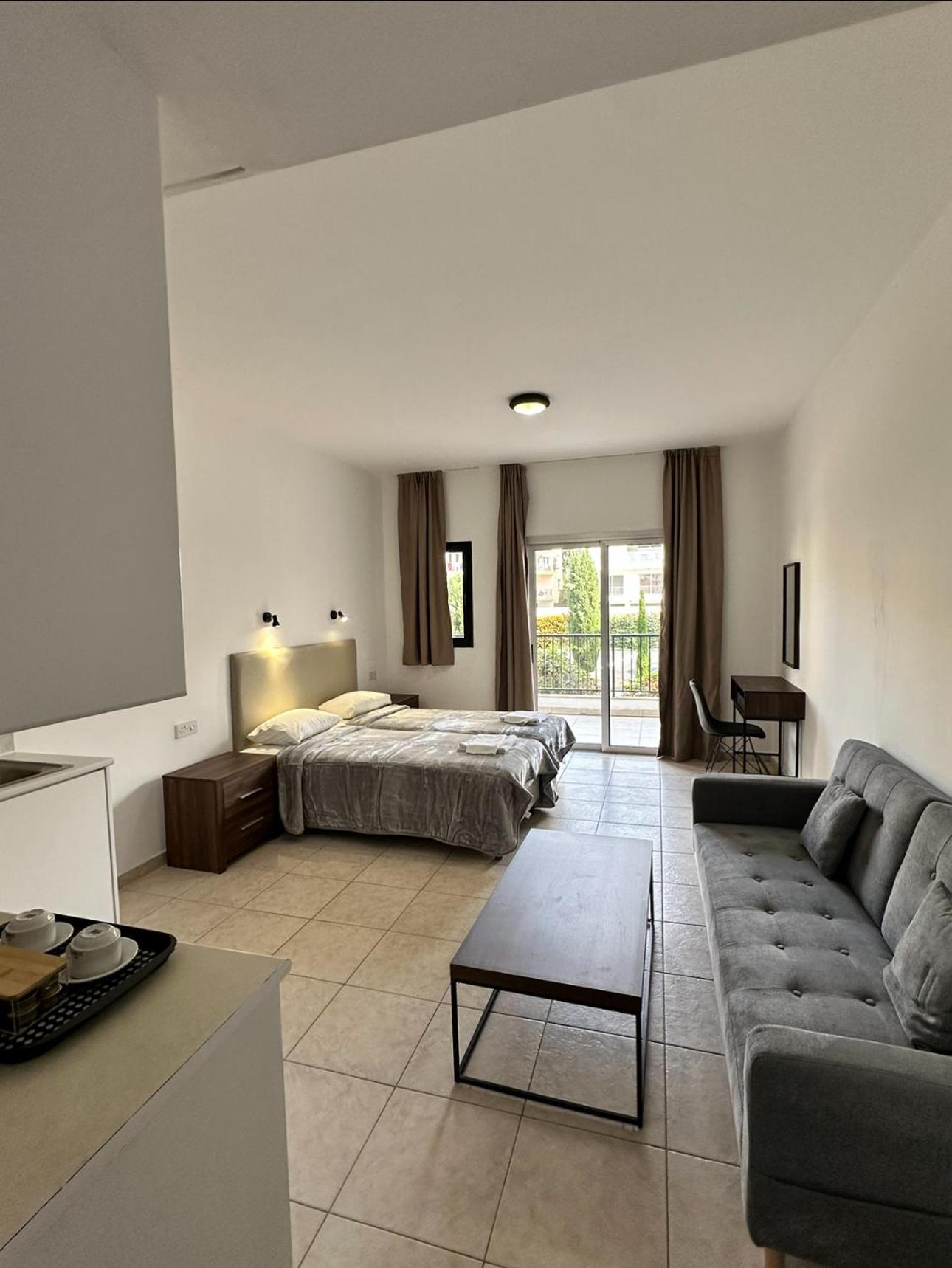 New York Plaza Hotel Apartments Πάφος Εξωτερικό φωτογραφία