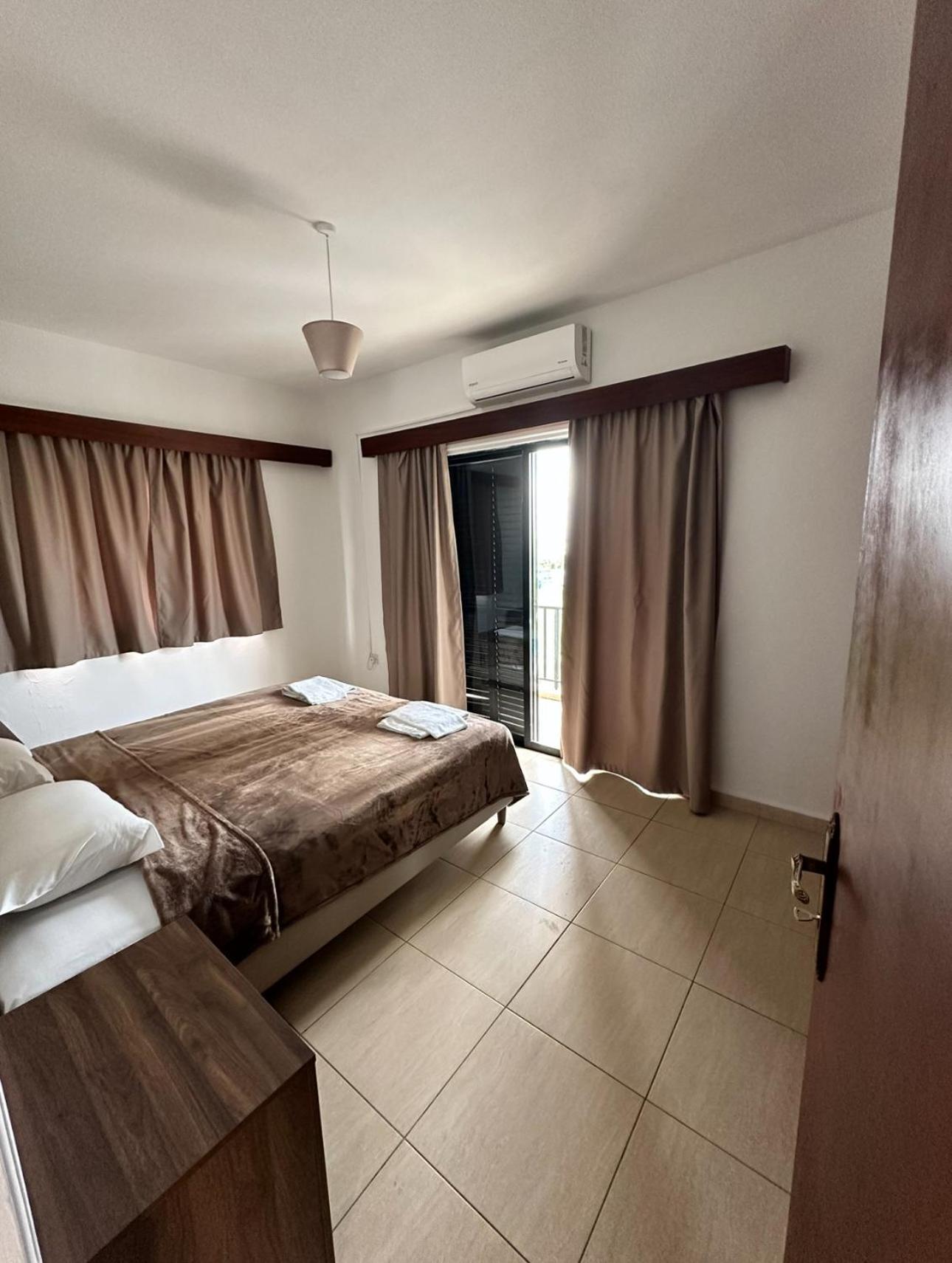 New York Plaza Hotel Apartments Πάφος Εξωτερικό φωτογραφία