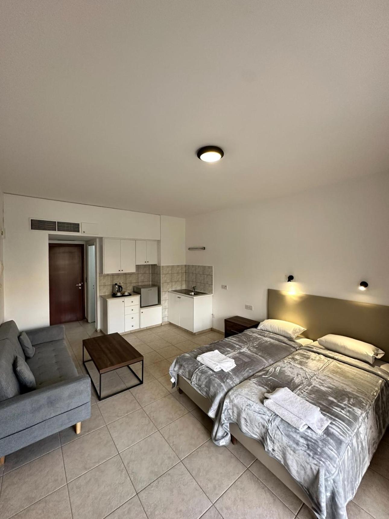 New York Plaza Hotel Apartments Πάφος Εξωτερικό φωτογραφία