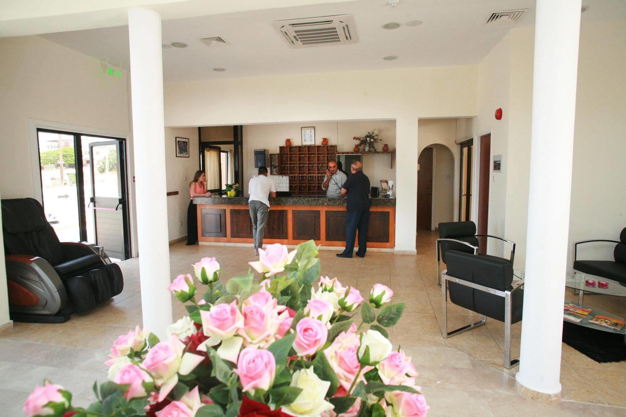New York Plaza Hotel Apartments Πάφος Εξωτερικό φωτογραφία